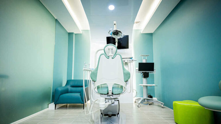 The key to good dental health: well-trained professionals and state-of-the-art technology